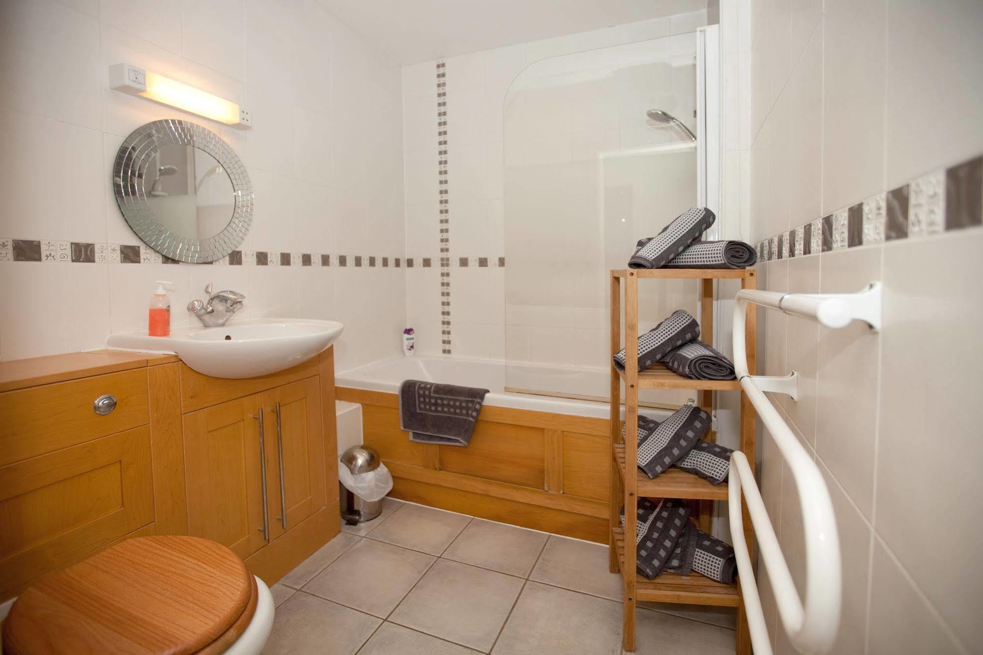 Riverbank View Three Bedroom Apartment With Free Parking York Eksteriør billede
