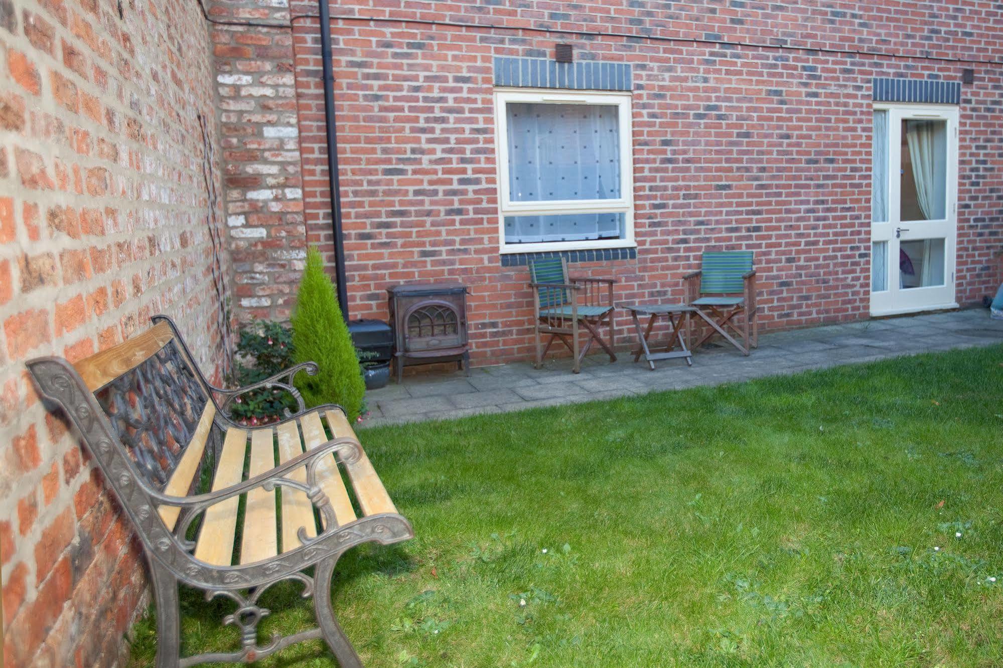 Riverbank View Three Bedroom Apartment With Free Parking York Eksteriør billede
