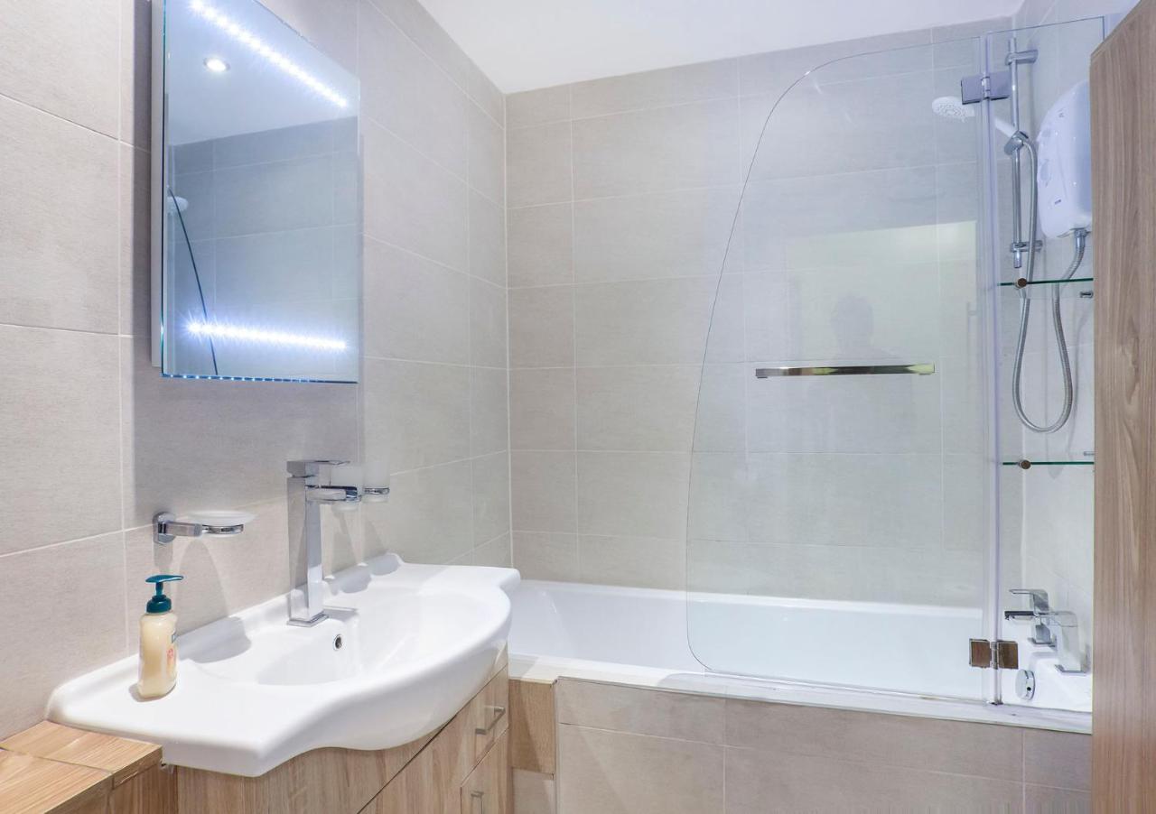 Riverbank View Three Bedroom Apartment With Free Parking York Eksteriør billede